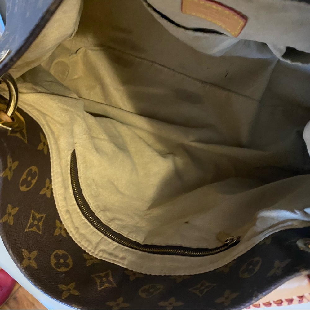 LOUIS VUITTON LV 
MONOGRAM CANVAS ARTSY MM - Picture 8 of 16